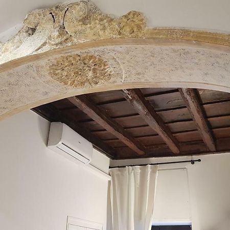 Enchanting Loft In Trastevere Rome Bagian luar foto
