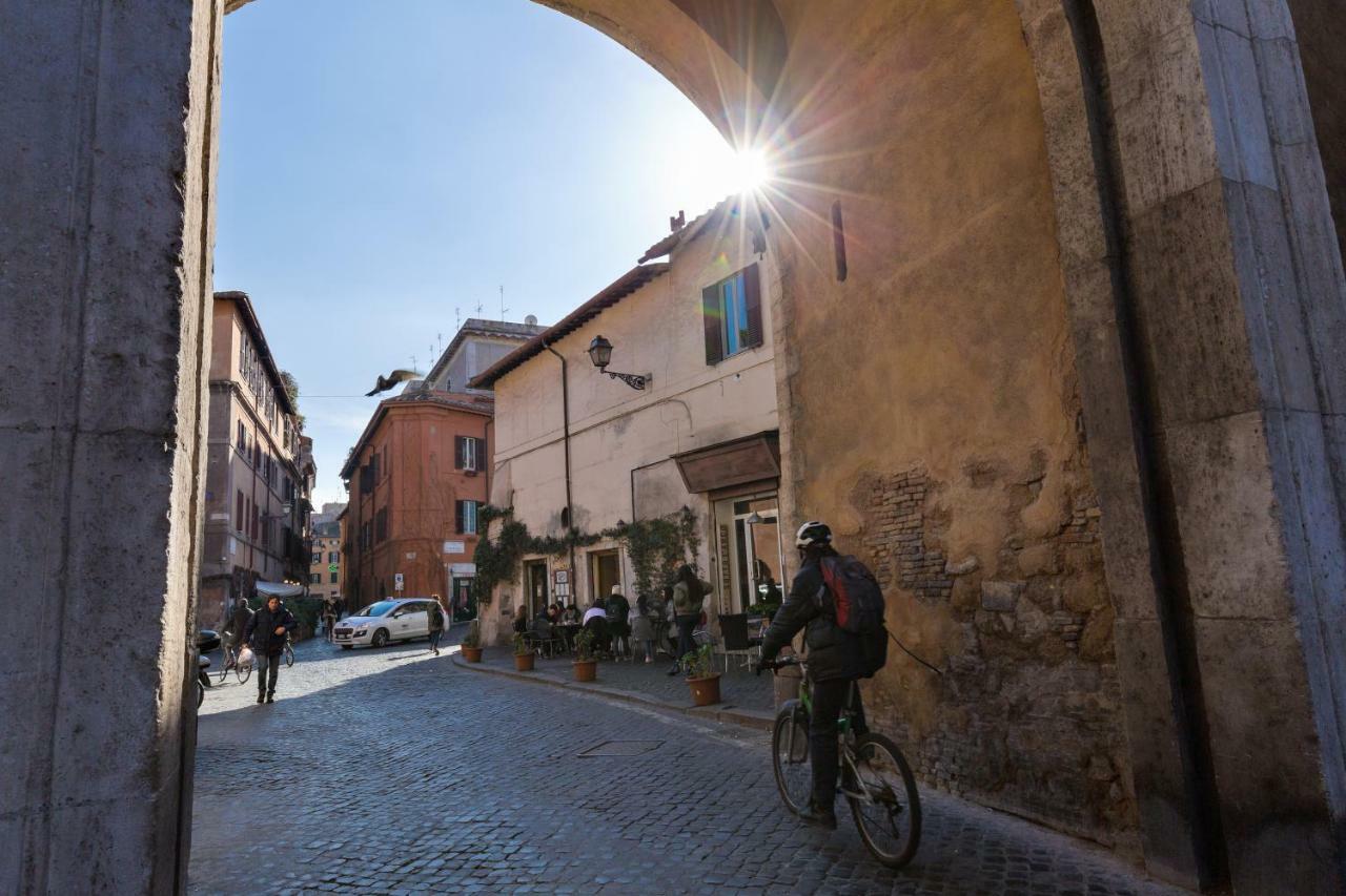 Enchanting Loft In Trastevere Rome Bagian luar foto