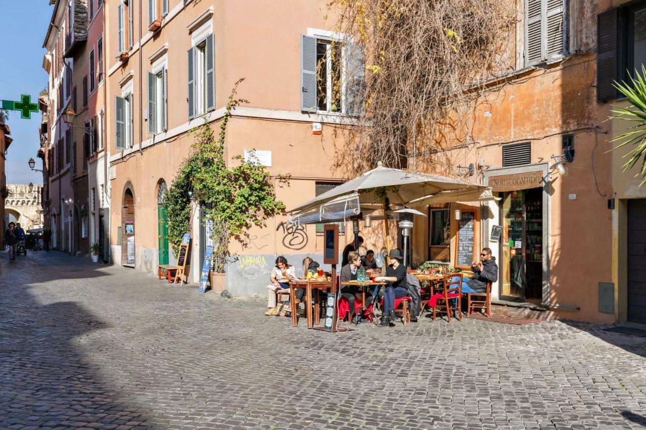 Enchanting Loft In Trastevere Rome Bagian luar foto