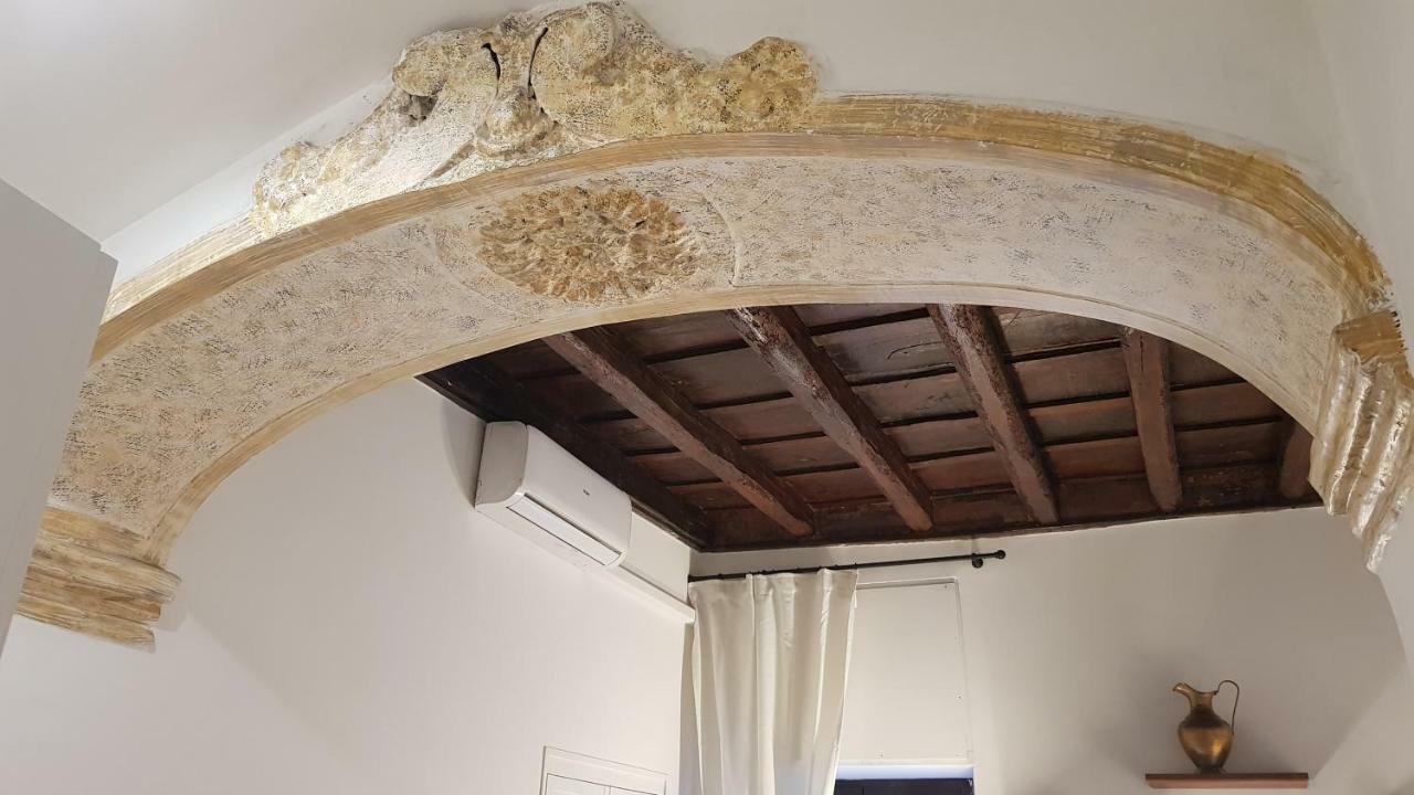 Enchanting Loft In Trastevere Rome Bagian luar foto