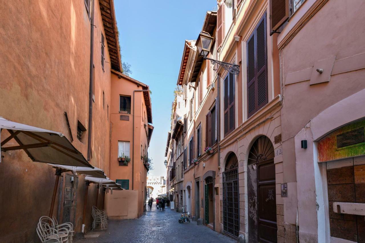 Enchanting Loft In Trastevere Rome Bagian luar foto