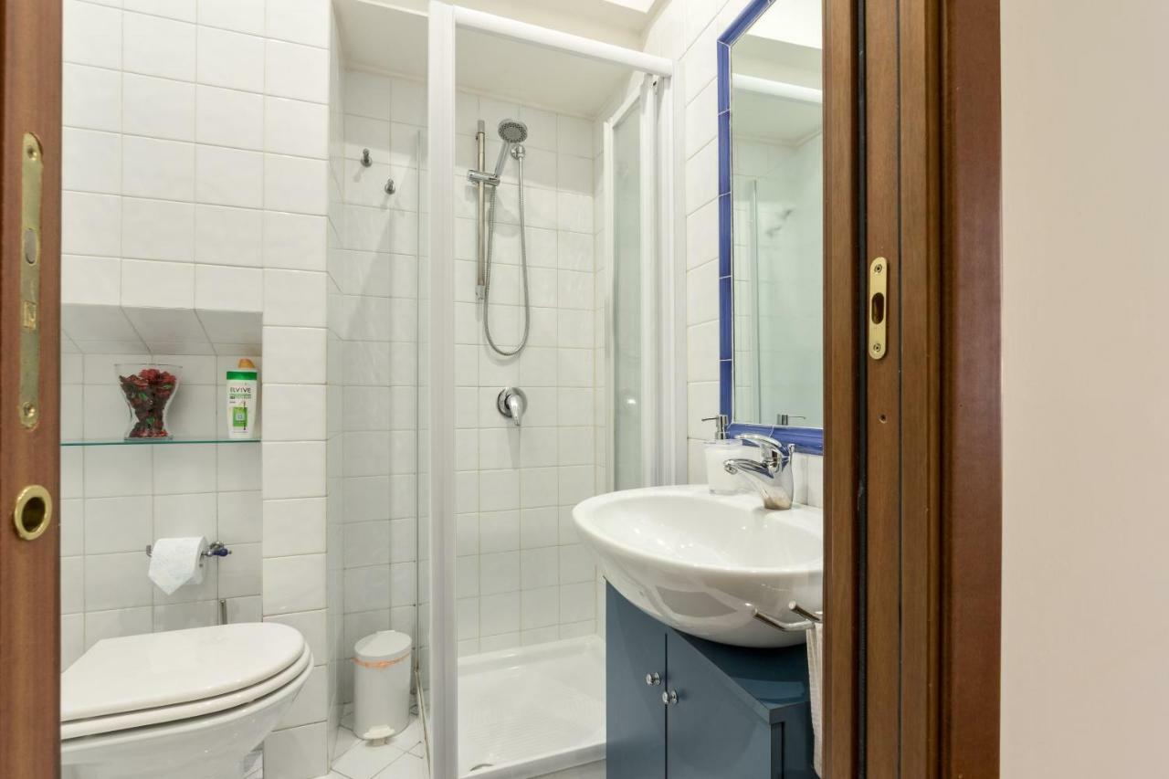 Enchanting Loft In Trastevere Rome Bagian luar foto