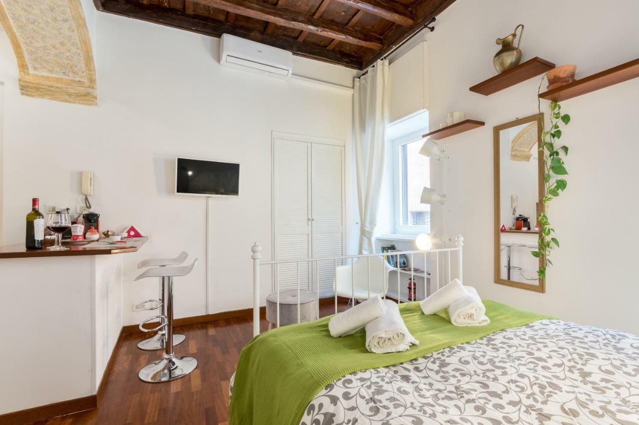 Enchanting Loft In Trastevere Rome Bagian luar foto